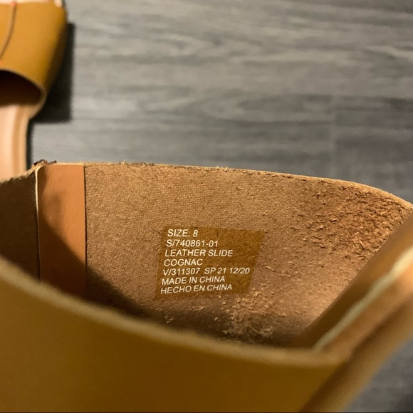 2/$30 Gap leather slide sandals - Picture 3 of 4